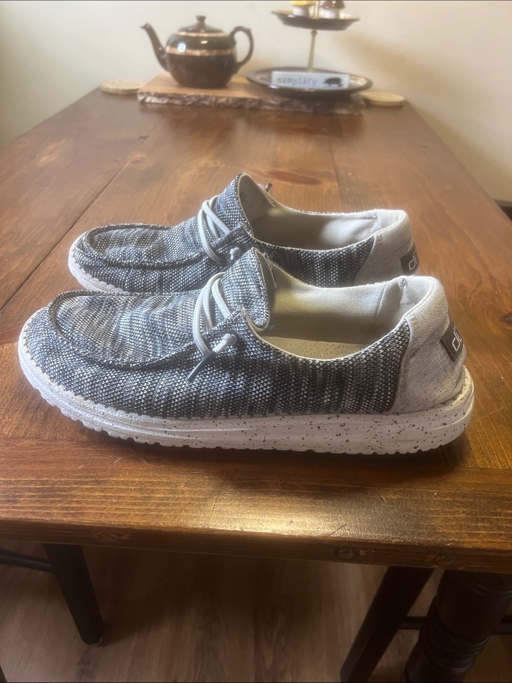 Women’s hey dude size 9